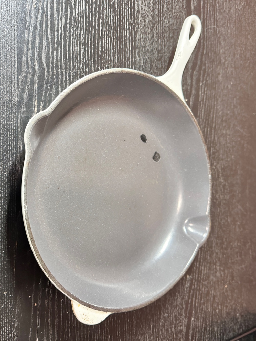 Le Creuset #26 White enameled cast iron skillet 10.5” Double Spout